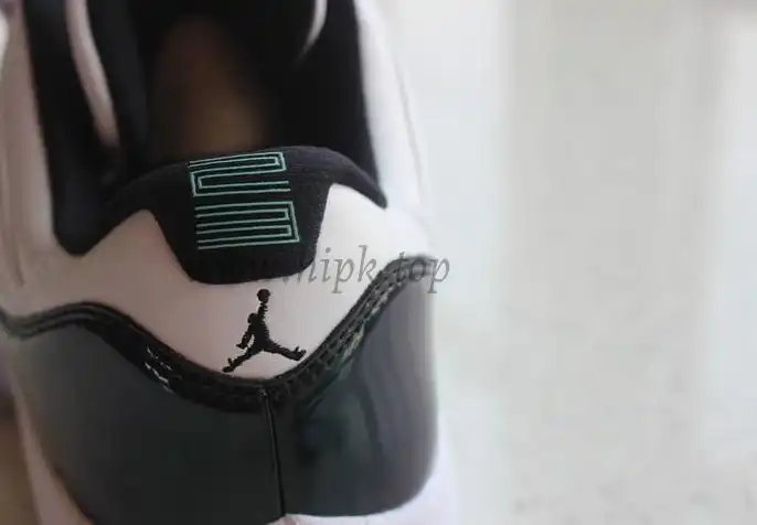 Nike pairs Air Jordan 11 Low “Emerald”