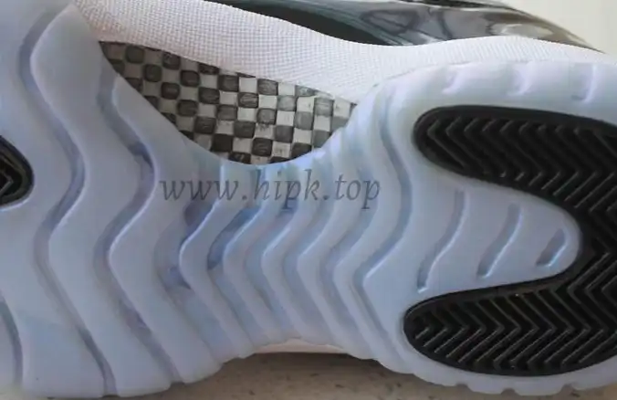 Nike pairs Air Jordan 11 Low “Emerald”