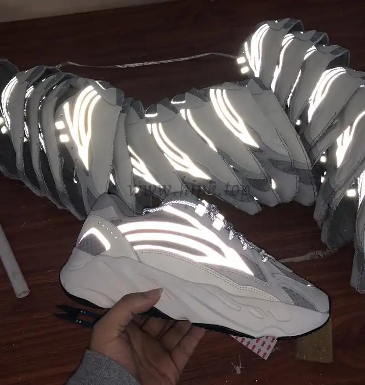 PK God YEEZY BOOST WAVE RUNNER 700 V2 STATIC FULL REFLECTIVE 3M Huayiyi retail version ready to ship