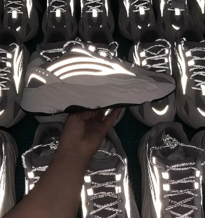 PK God YEEZY BOOST WAVE RUNNER 700 V2 STATIC FULL REFLECTIVE 3M Huayiyi retail version ready to ship