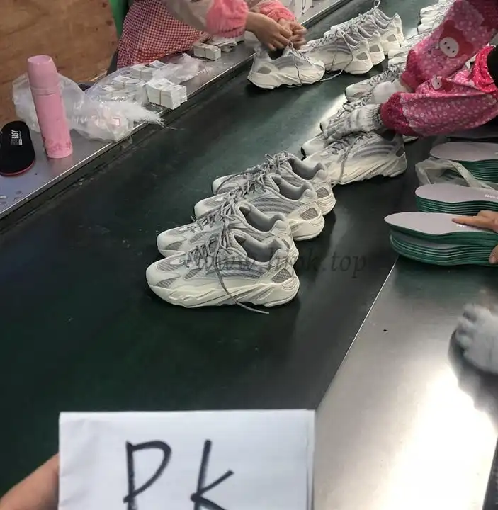 PK God YEEZY BOOST WAVE RUNNER 700 V2 STATIC FULL REFLECTIVE 3M Huayiyi retail version ready to ship