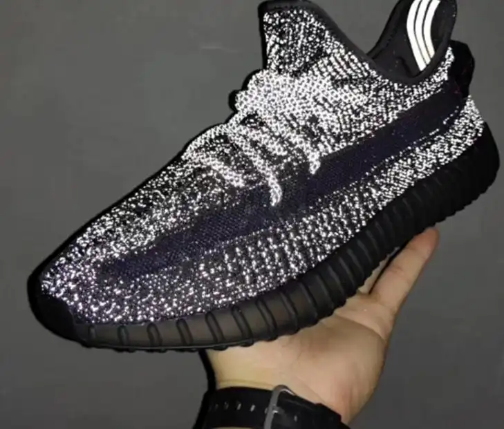 EXCLUSIVE PK GOD YEEZY 350 V2 BLACK 3M WITH REAL PREMEKNIT FROM HUAYIYI WHICH OFFER PRIMEKNIT TO ADIDAS DIRECTLY READY TO SHIP