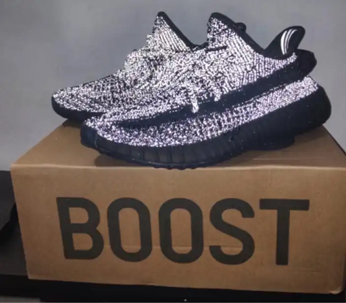 EXCLUSIVE PK GOD YEEZY 350 V2 BLACK 3M WITH REAL PREMEKNIT FROM HUAYIYI WHICH OFFER PRIMEKNIT TO ADIDAS DIRECTLY READY TO SHIP