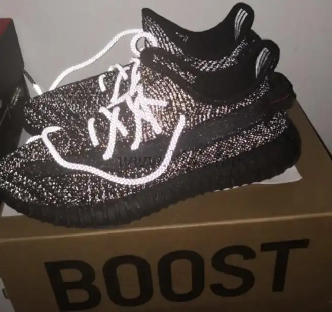 EXCLUSIVE PK GOD YEEZY 350 V2 BLACK 3M WITH REAL PREMEKNIT FROM HUAYIYI WHICH OFFER PRIMEKNIT TO ADIDAS DIRECTLY READY TO SHIP