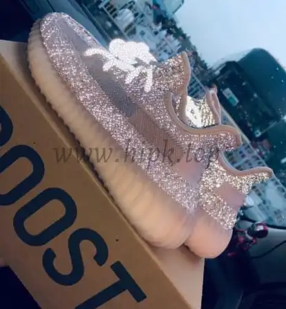 EXCLUSIVE PK GOD YEEZY 350 V2 SYNTH 3M reflective WITH REAL PREMEKNIT FROM HUAYIYI WHICH OFFER PRIMEKNIT TO ADIDAS DIRECTLY READY TO SHIP