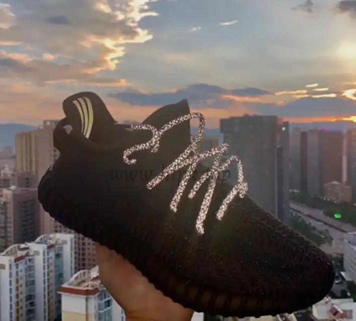 Exclusive GOD YEEZY 350 V2 Black WITH REAL PREMEKNIT FROM HUAYIYI WHICH OFFER PRIMEKNIT TO ADIDAS DIRECTLY READY TO SHIP