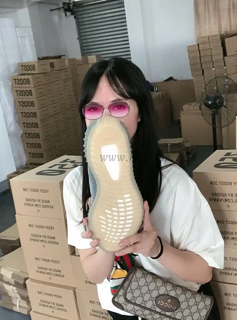 EXCLUSIVE PK GOD YEEZY 350 V2 IsrafilWITH REAL PREMEKNIT FROM HUAYIYI WHICH OFFER PRIMEKNIT TO ADIDAS DIRECTLY READY to ship