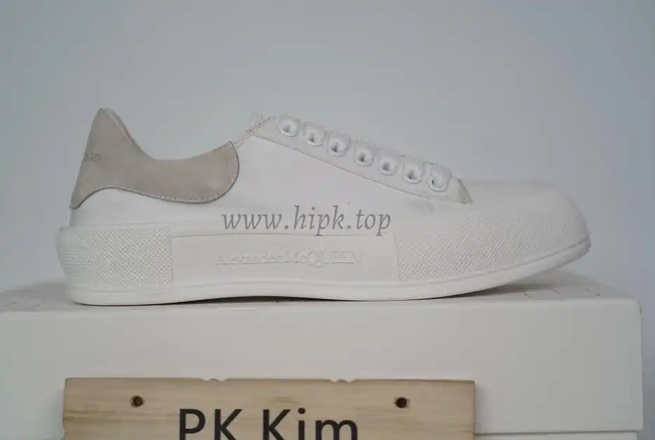 PK GOD ALXNDER MC MCQUEEN PARIS lowWhiteSUEDE HEEL BEST VERSION READY TO SHIP