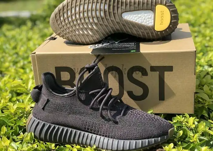 EXCLUSIVE PK GOD YEEZY 350 V2 CINDERWITH REAL PREMEKNIT FROM HUAYIYI WHICH OFFER PRIMEKNIT TO ADIDAS DIRECTLY READY to ship