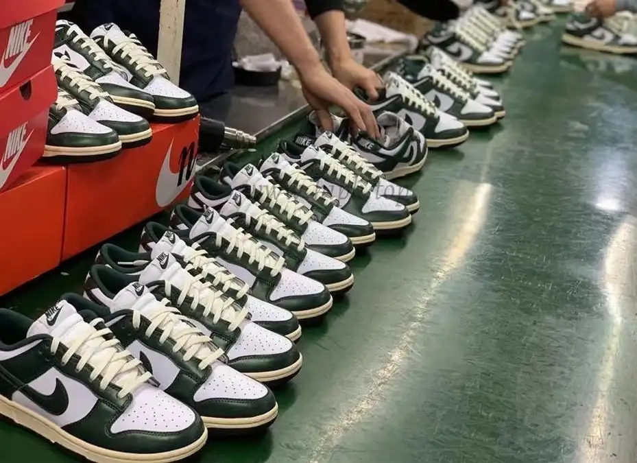 PK god Nike dunk low vintage green retail materials ready to ship