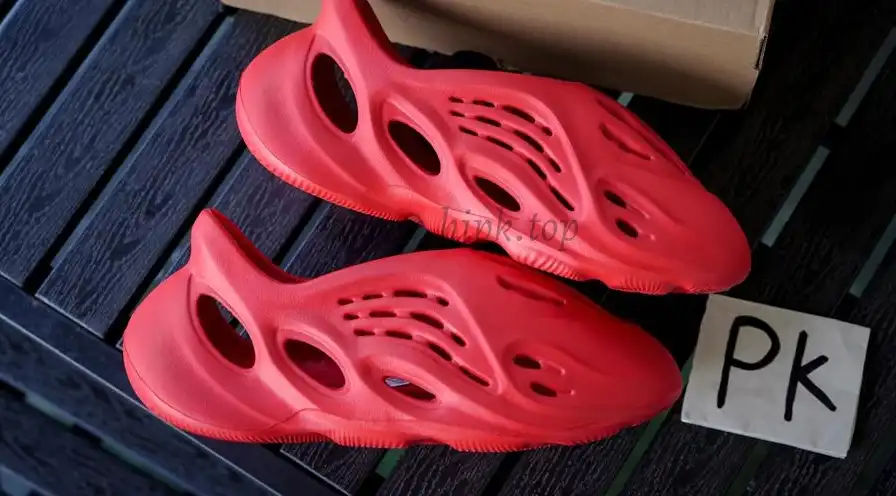 PK GOD idas Yeezy Foam RNNR Vermillion RETAIL MATERIALS READY TO SHIP