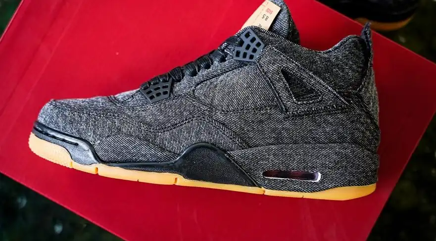 PK GOD Jordan 4 RetroLevi’s Black RETAIL MATERIALS READY TO SHIP