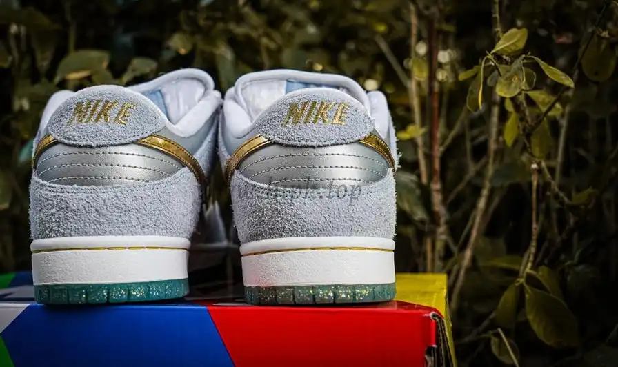 PK God Nike Sb dunk low X Sean Cliver holiday special retail materials ready to ship