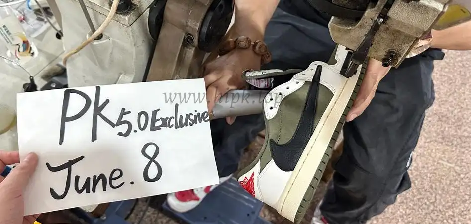 PK5.0 JORDAN 1 RETRO LOW Medium Olive TRAVIS SCOTT NEUTRAL OLIVE RETAIL MATERIALS READY TO SHIP