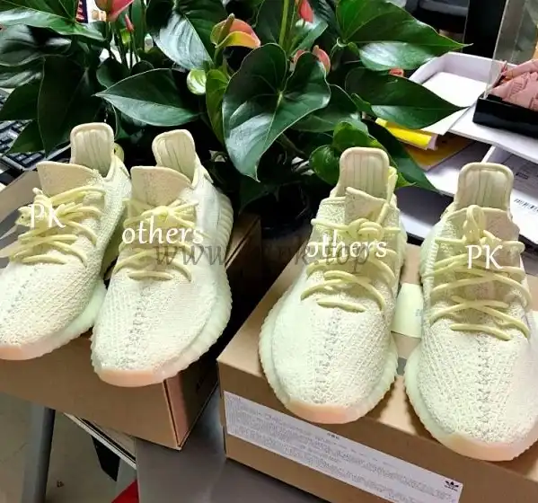 EXCLUSIVE GOD YEEZY 350 V2 GID GLOW WITH REAL PREMEKNIT FROM HUAYIYI WHICH OFFER PRIMEKNIT TO ADIDAS DIRECTLY READY TO SHIP