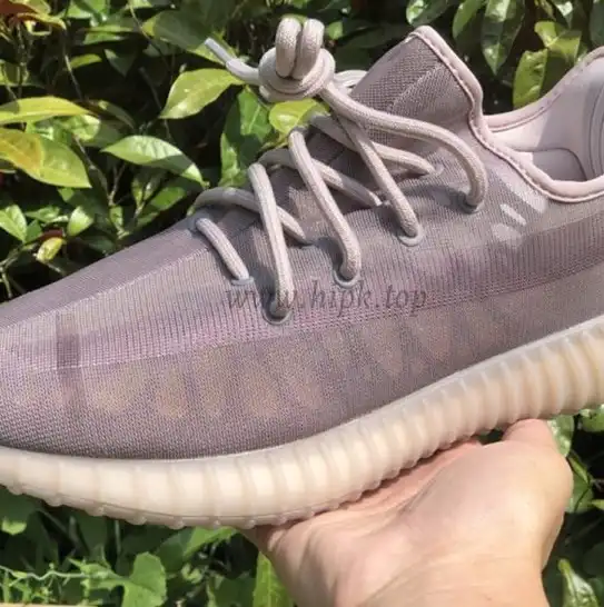 EXCLUSIVE GOD YEEZY 350 V2 GID GLOW WITH REAL PREMEKNIT FROM HUAYIYI WHICH OFFER PRIMEKNIT TO ADIDAS DIRECTLY READY TO SHIP