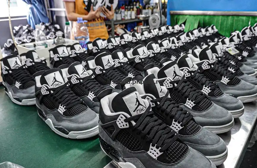 PK GOD Air Jordan 4 Retro Fear RETAIL MATERIALS READY TO SHIP