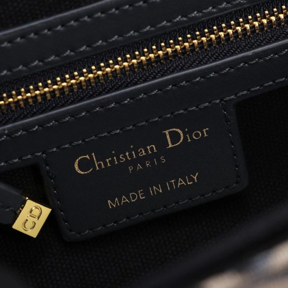 30 MONTAIGNE AVENUE BAG TopPick 1252