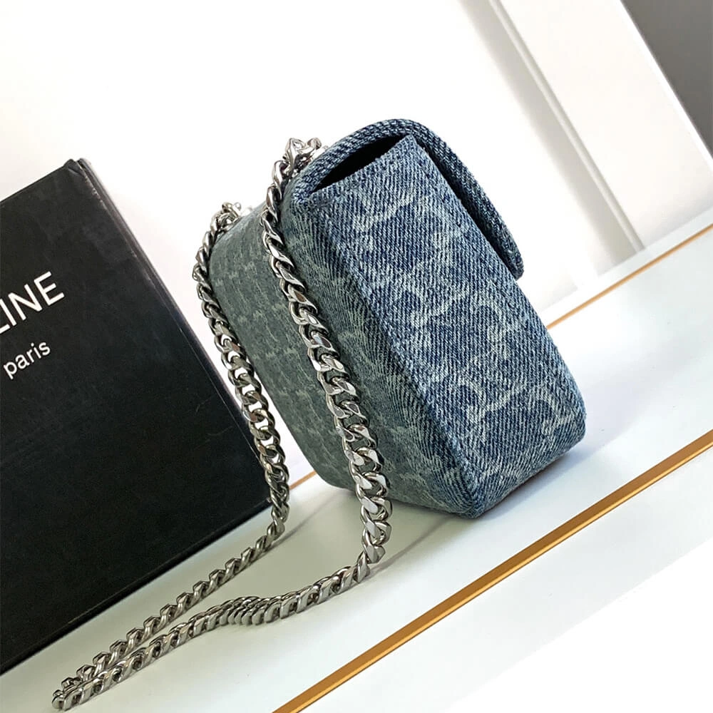 CELINE CHAIN SHOULDER BAG CLAUDE Sleek 1650