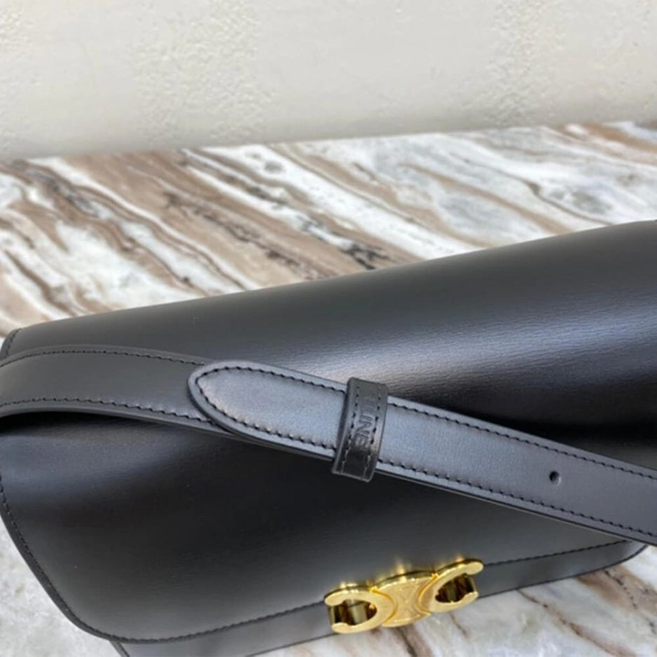 HighPerformance CELINE CLASSIQUE TRIOMPHE BAG IN CALFSKIN 1621