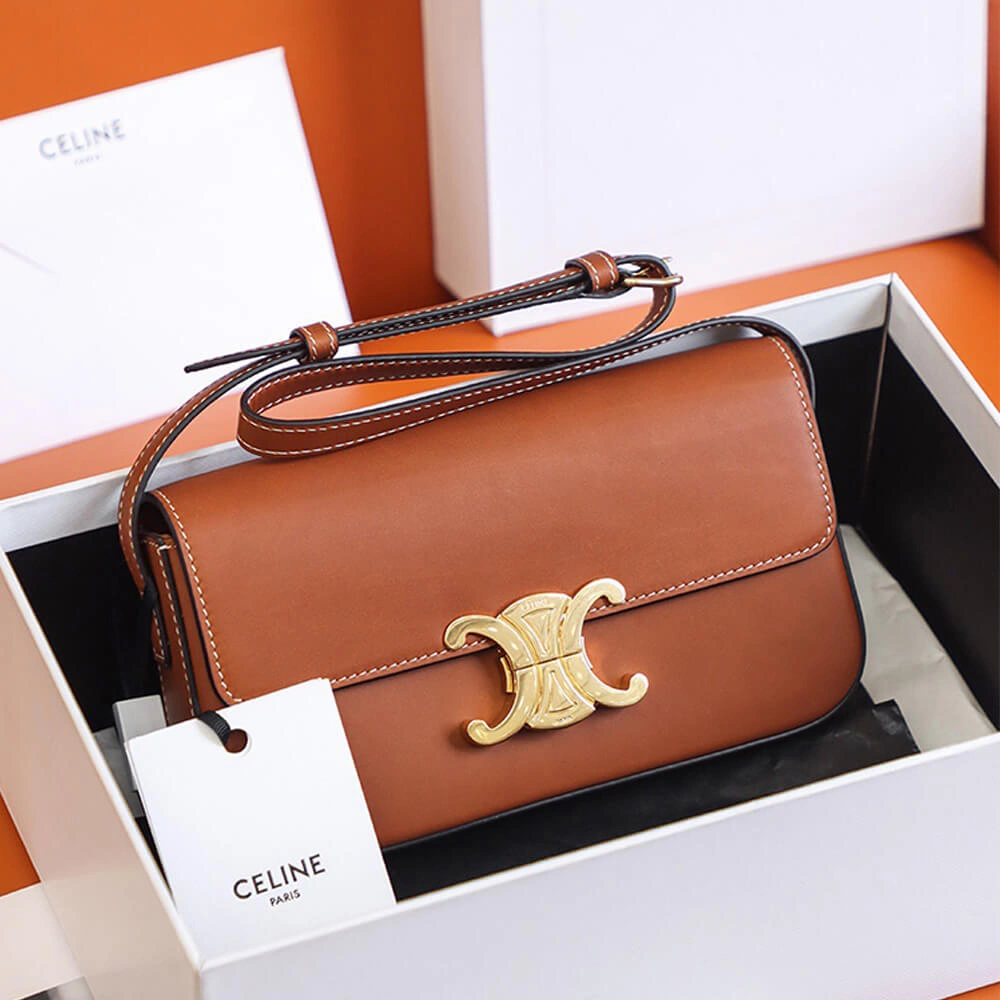 Sporty CELINE TRIOMPHE SHOULDER BAG 1624