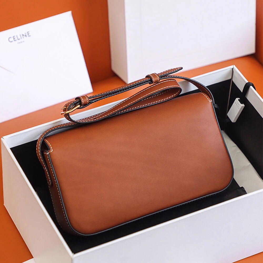 Sporty CELINE TRIOMPHE SHOULDER BAG 1624