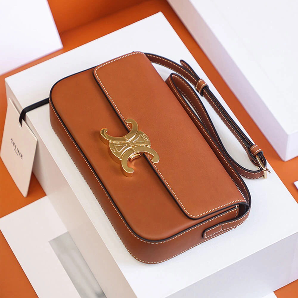 Sporty CELINE TRIOMPHE SHOULDER BAG 1624