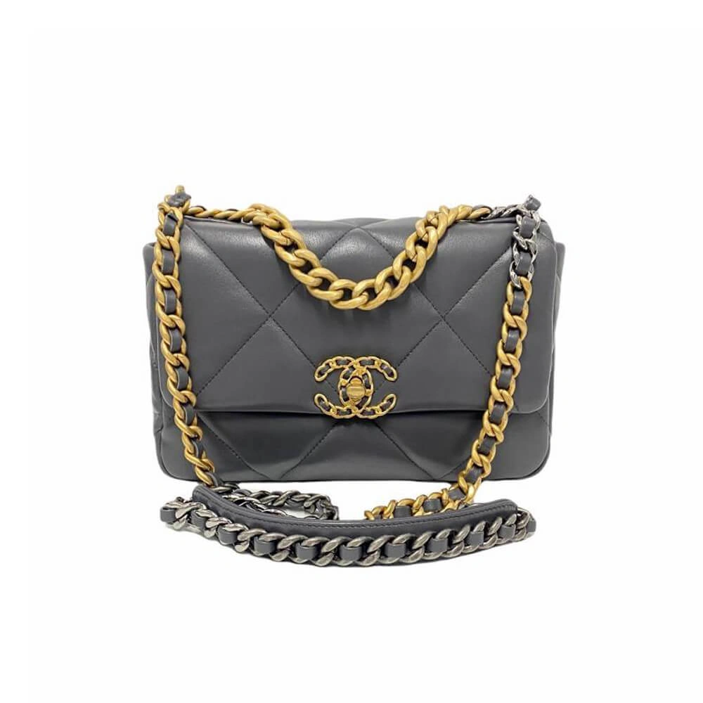 Chic CHANEL 19 HANDBAG 1226
