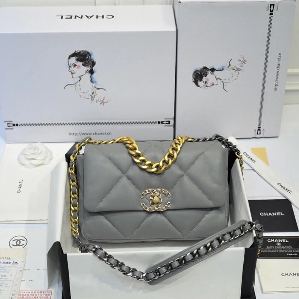 Chic CHANEL 19 HANDBAG 1226