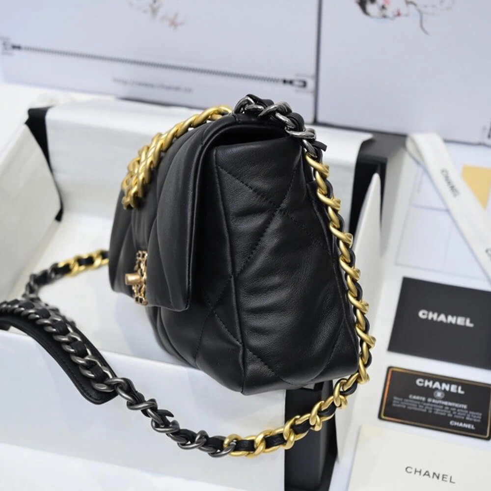 Minimalist CHANEL 19 HANDBAG 1189