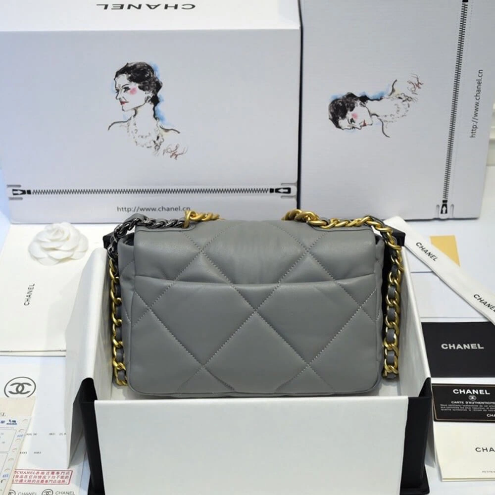 Chic CHANEL 19 HANDBAG 1226