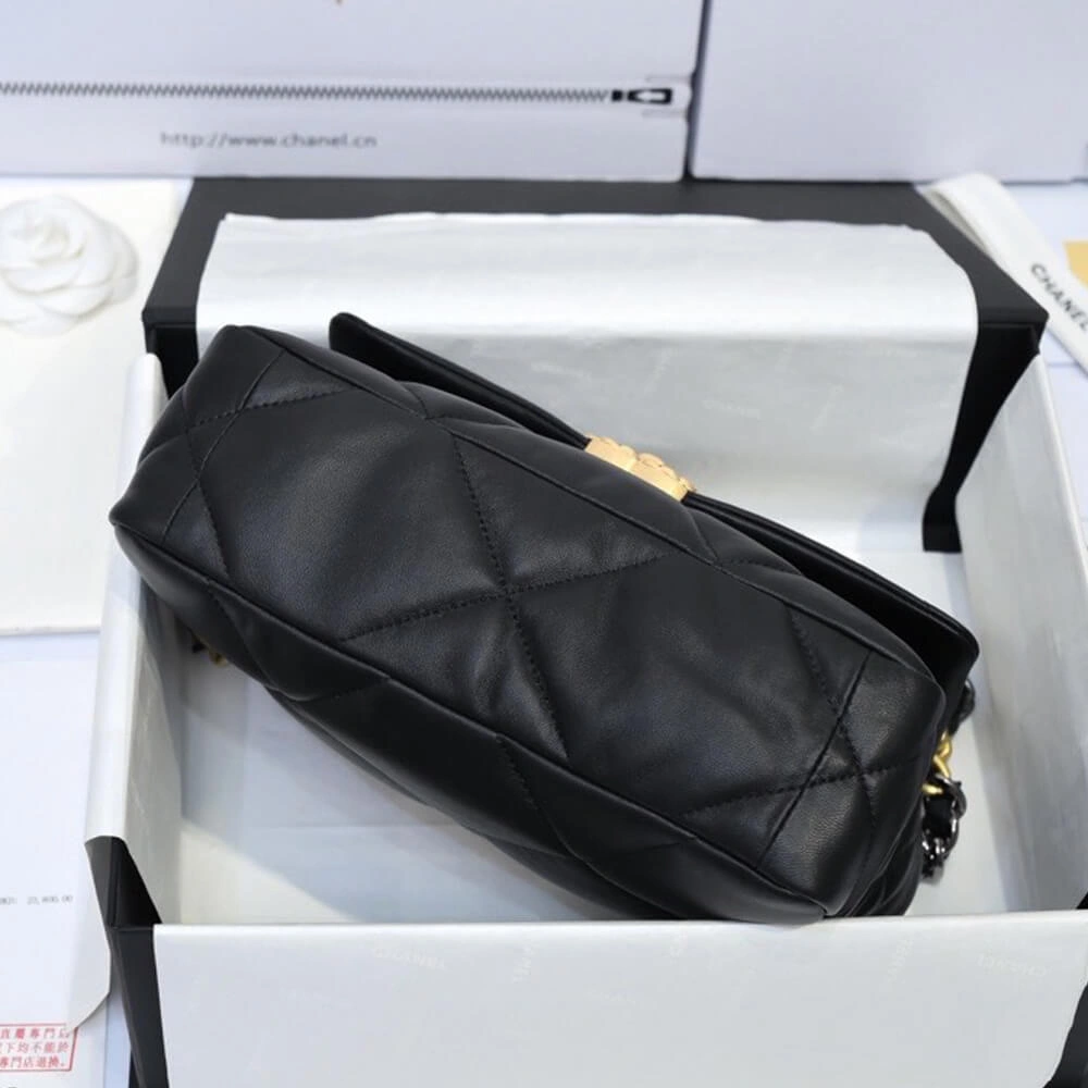 Minimalist CHANEL 19 HANDBAG 1189