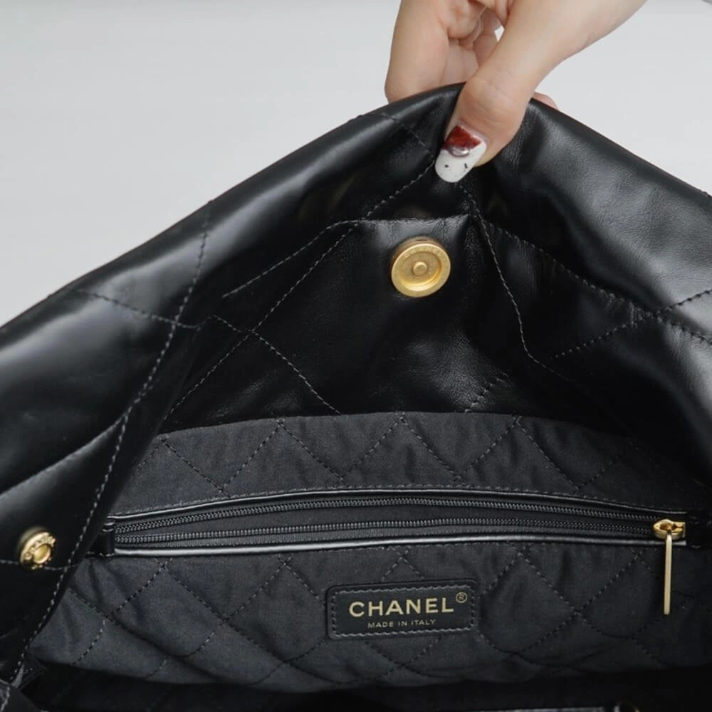 CHANEL 22 HANDBAG Sporty 1181