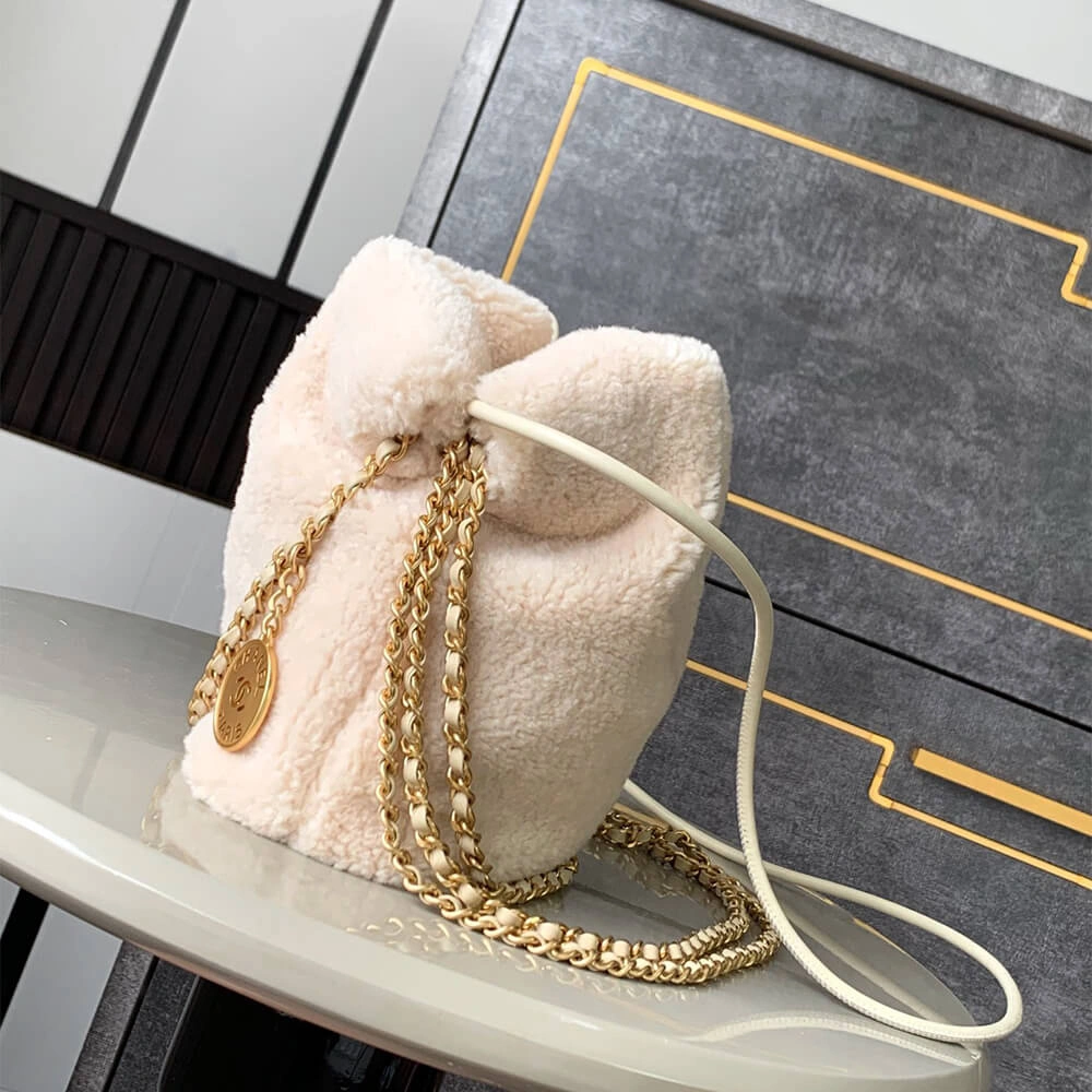 Efficient CHANEL 22 MINI HANDBAG 1124