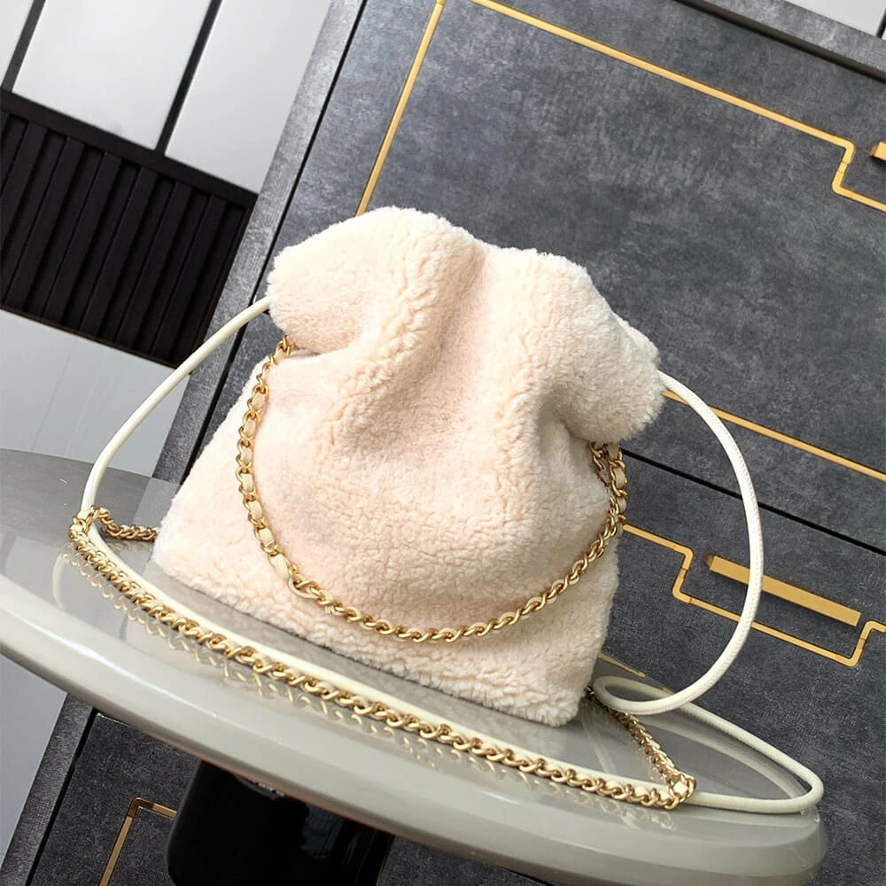 Efficient CHANEL 22 MINI HANDBAG 1124