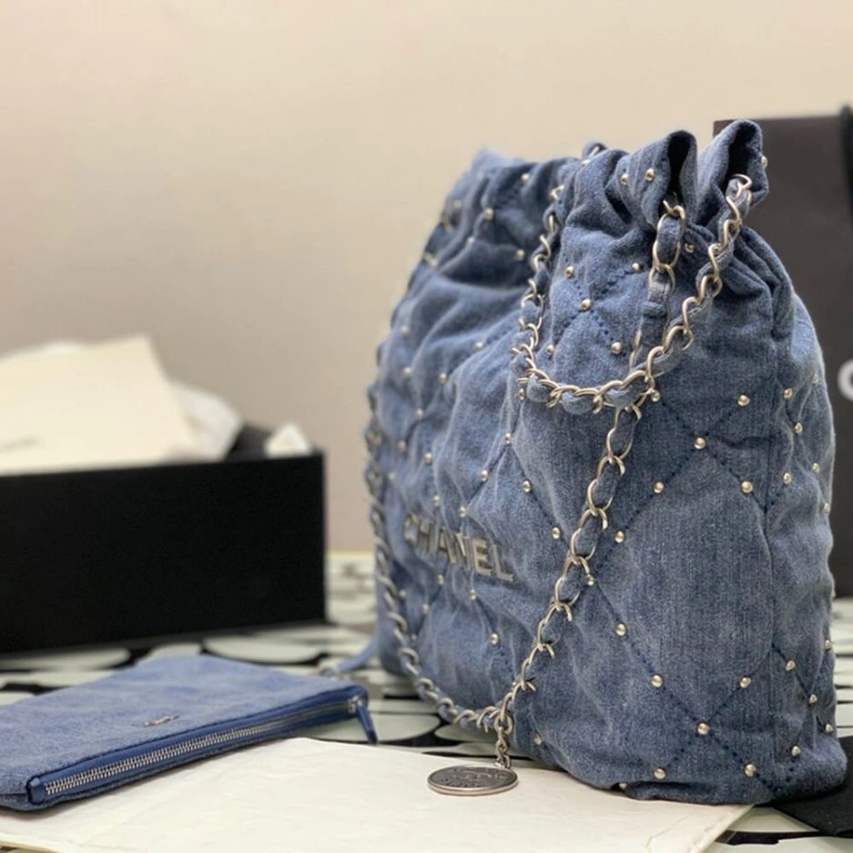 Stretchable CHANEL 22 SMALL HANDBAG 1056
