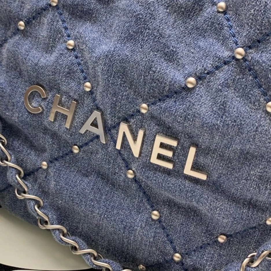 Stretchable CHANEL 22 SMALL HANDBAG 1056