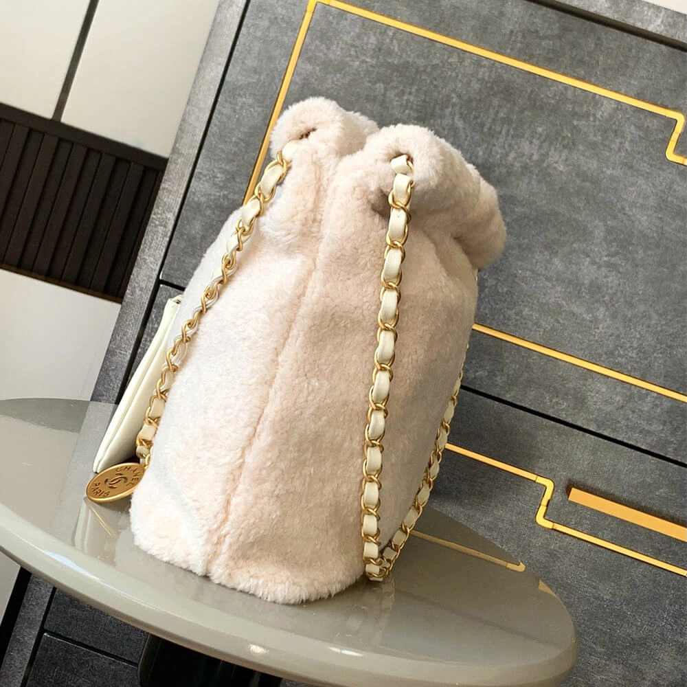 Seasonal CHANEL 22 SMALL HANDBAG 1131