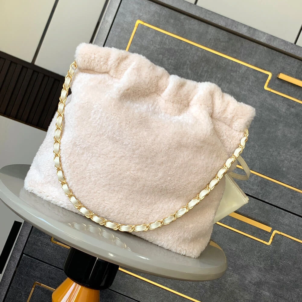 Seasonal CHANEL 22 SMALL HANDBAG 1131