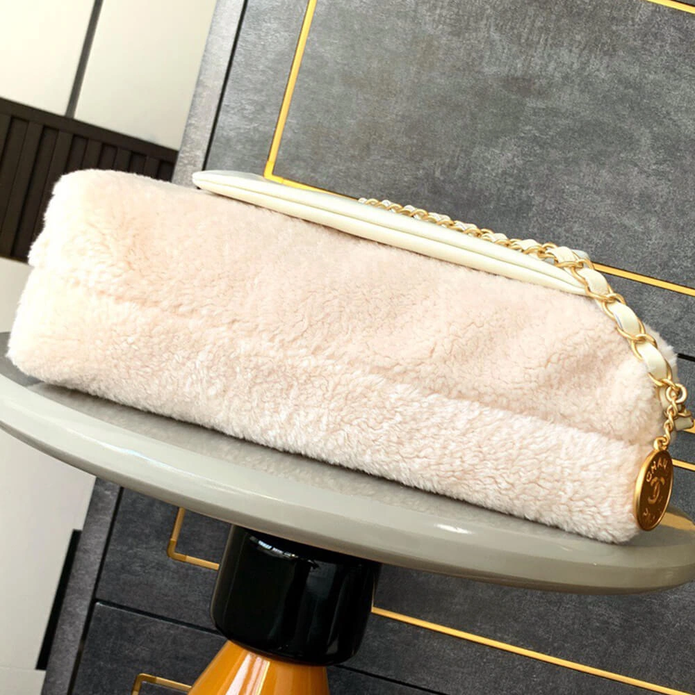 Seasonal CHANEL 22 SMALL HANDBAG 1131