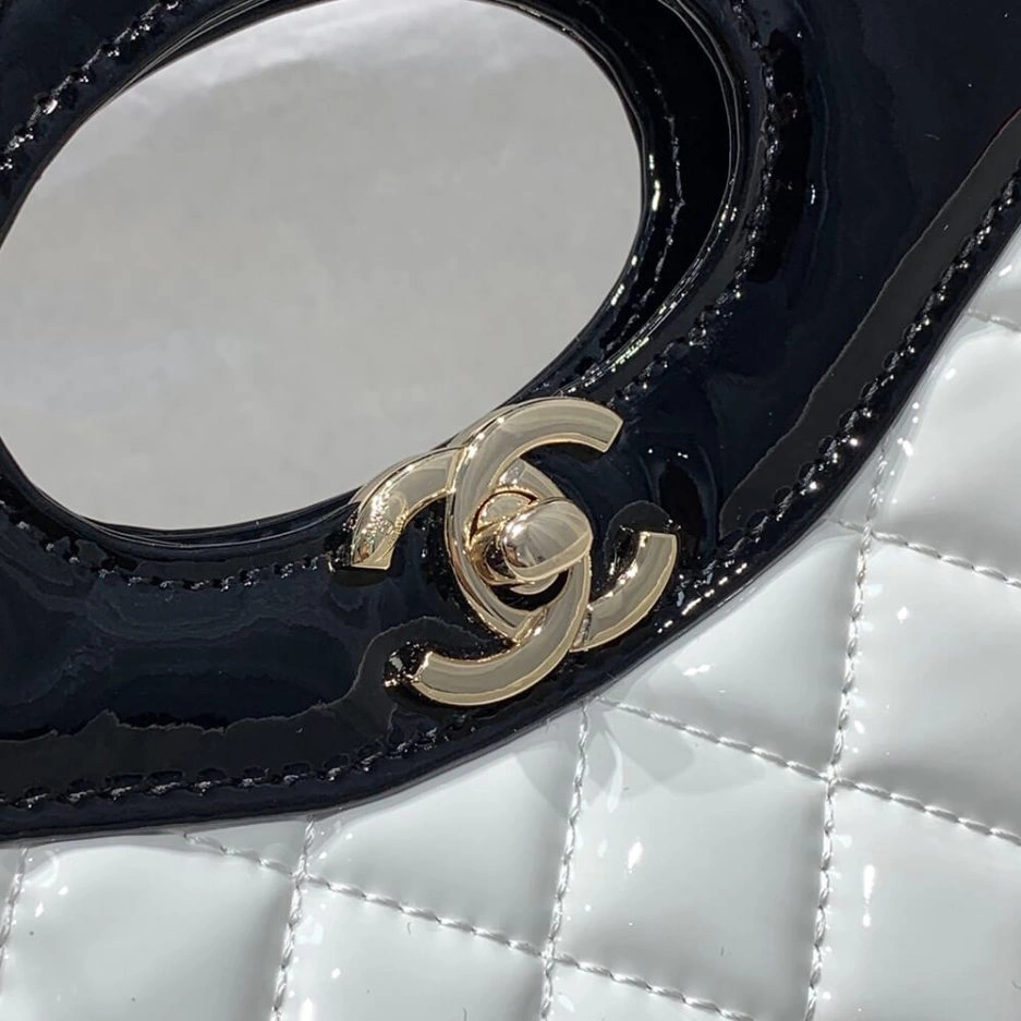 CHANEL 31 MINI SHOPPING BAG ModernLook 1130