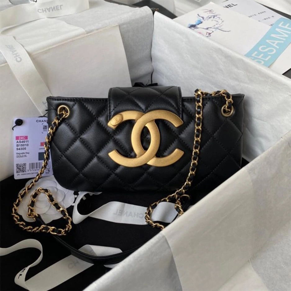 Vibrant CHANEL BAGUETTE BAG 1221