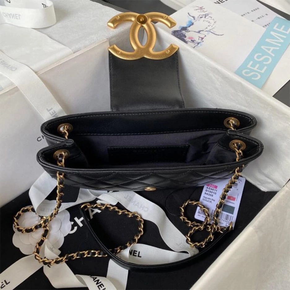 Vibrant CHANEL BAGUETTE BAG 1221