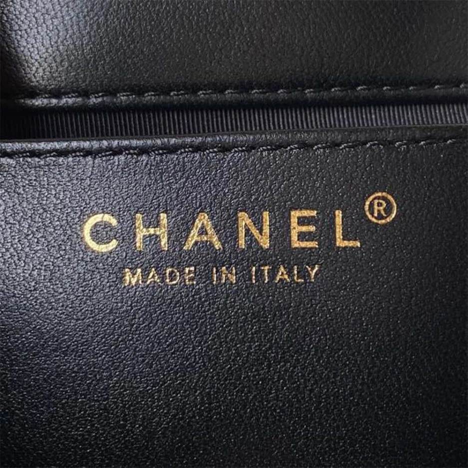Vibrant CHANEL BAGUETTE BAG 1221