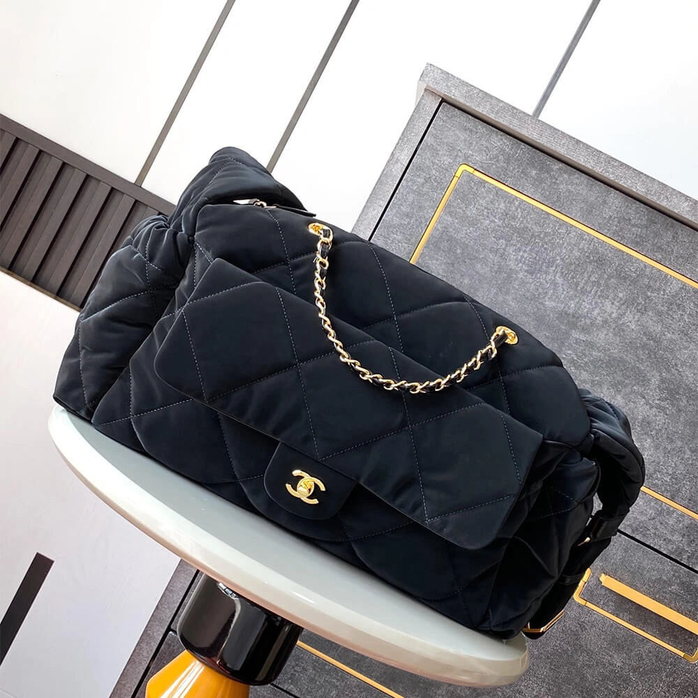 RelaxedFit CHANEL COCO NEIGE HANDBAG 1064