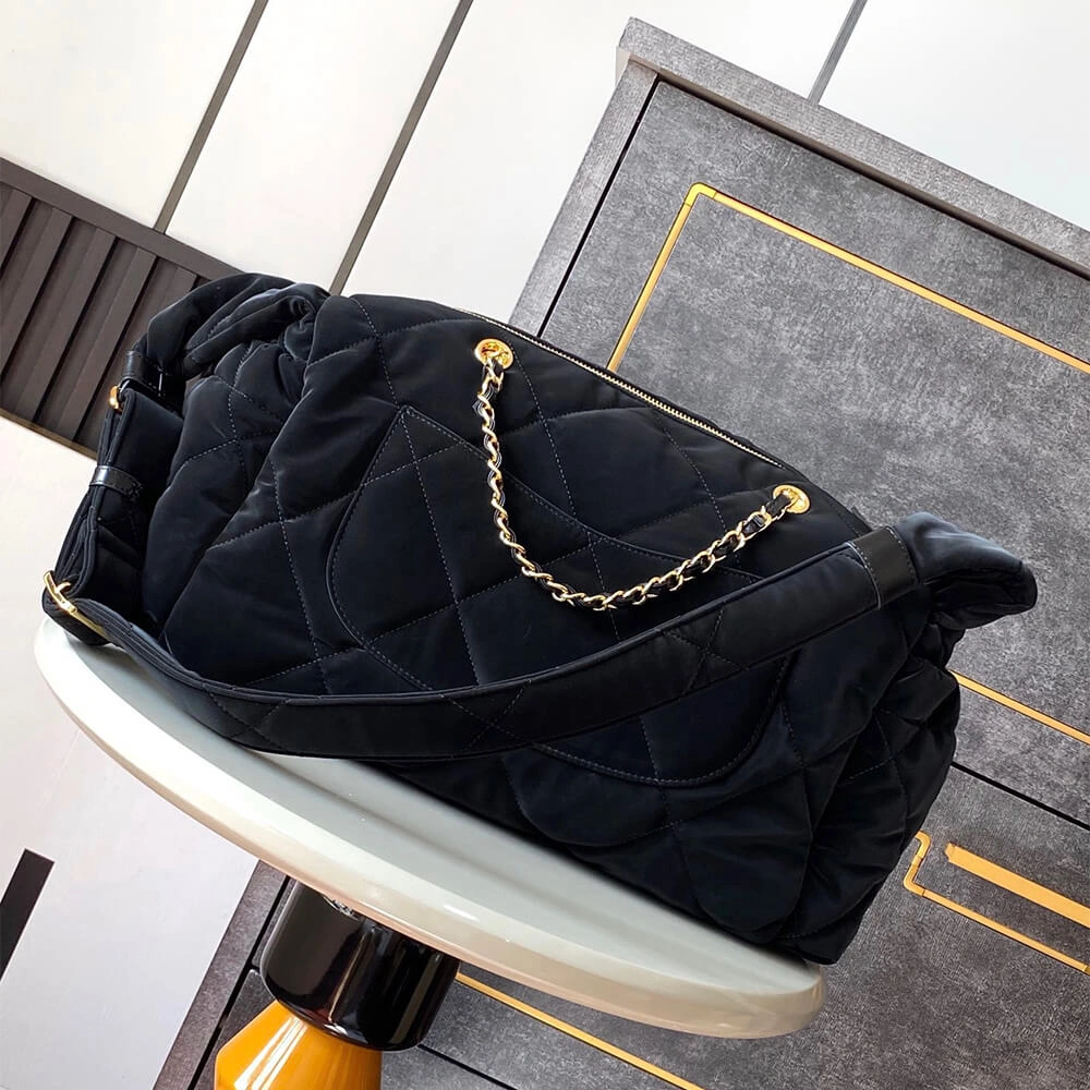 RelaxedFit CHANEL COCO NEIGE HANDBAG 1064
