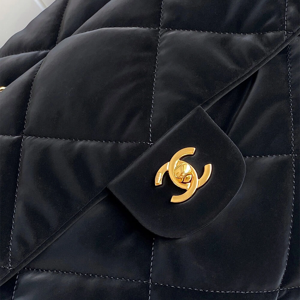 RelaxedFit CHANEL COCO NEIGE HANDBAG 1064