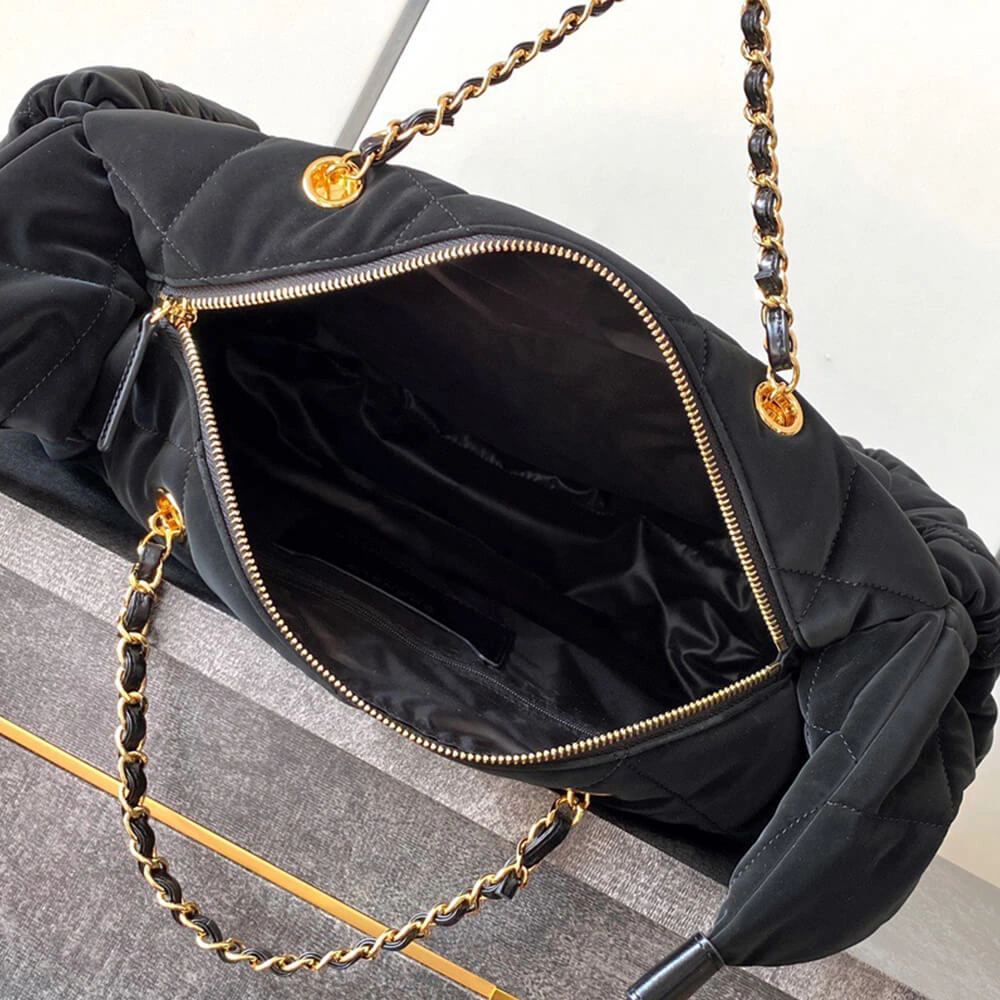 RelaxedFit CHANEL COCO NEIGE HANDBAG 1064