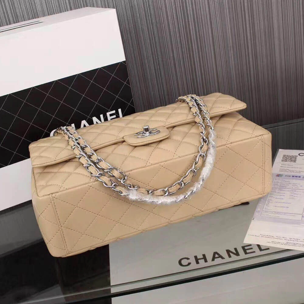 Resilient CHANEL  Maxi Handbag 1162