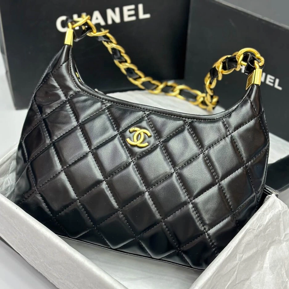 UrbanChic CHANEL HOBO BAG 1104